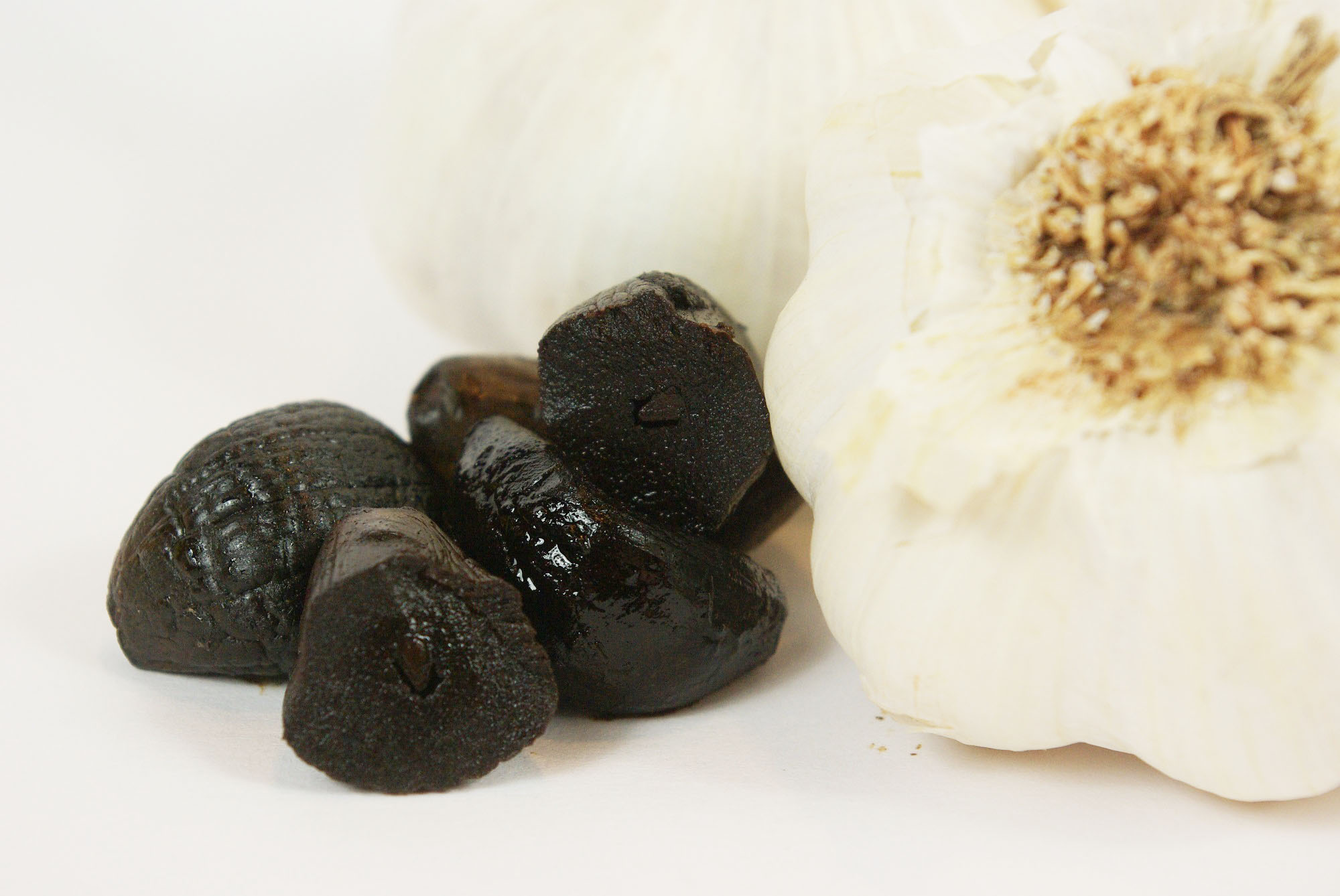 Schwarzer Knoblauch - Black garlic - fermentierter Knoblauch